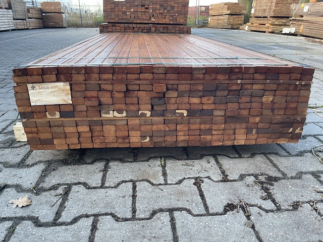 Ca. 276x angelim pedra latten geschaafd, 21x40mm, lengte 185cm - afbeelding 3 van  3