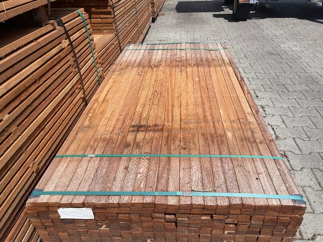 Ca. 276x angelim pedra latten geschaafd, 21x40mm, lengte 185cm - afbeelding 1 van  3
