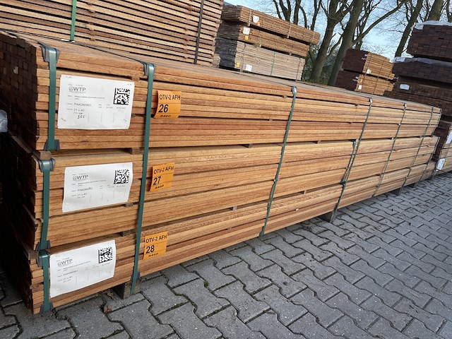 Ca. 276x angelim pedra latten geschaafd, 21x40mm, lengte 365cm - afbeelding 2 van  3