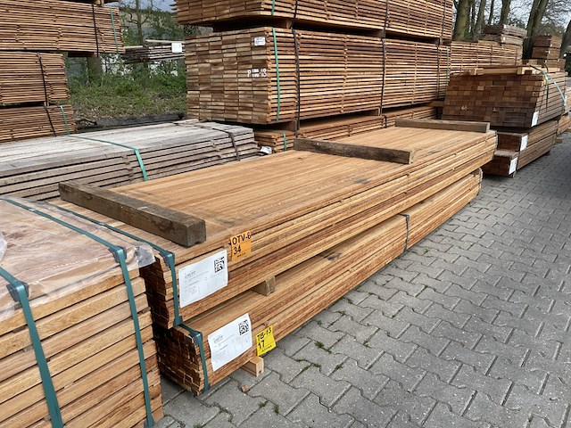 Ca. 276x angelim pedra latten geschaafd , 21x40mm, lengte 365cm - afbeelding 3 van  3