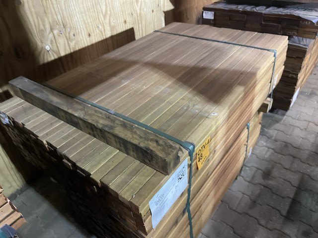 Ca. 276x guyana teak latten geschaafd, 27x40mm, lengte 155cm - afbeelding 1 van  3