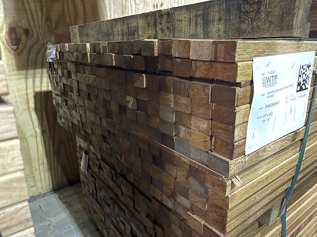 Ca. 276x guyana teak latten geschaafd, 27x40mm, lengte 155cm - afbeelding 3 van  3