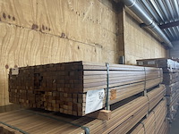 Ca. 276x guyana teak latten geschaafd, 27x40mm, lengte 305cm - afbeelding 2 van  3