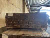 Ca. 276x guyana teak latten geschaafd, 27x40mm, lengte 305cm - afbeelding 3 van  3