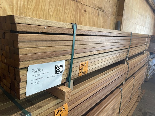 Ca. 276x guyana teak latten geschaafd, 27x40mm, lengte 305cm - afbeelding 2 van  3
