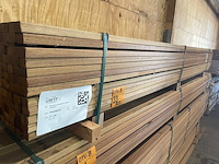 Ca. 276x guyana teak latten geschaafd, 27x40mm, lengte 305cm - afbeelding 2 van  3