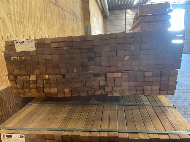 Ca. 276x guyana teak latten geschaafd, 27x40mm, lengte 305cm - afbeelding 3 van  3