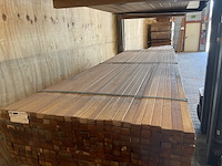 Ca. 276x guyana teak latten geschaafd, 27x40mm, lengte 305cm - afbeelding 1 van  3