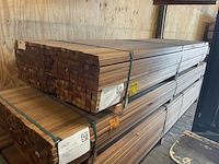 Ca. 276x guyana teak latten geschaafd, 27x40mm, lengte 305cm - afbeelding 2 van  3