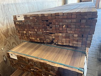 Ca. 276x guyana teak latten geschaafd, 27x40mm, lengte 305cm - afbeelding 3 van  3