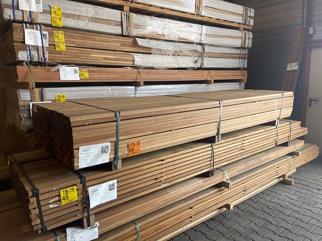 Ca. 276x guyana teak latten geschaafd, 27x40mm, lengte 305cm - afbeelding 3 van  3