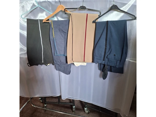 Ca. 27x authentiek legerkleding, defensie + accessoires - afbeelding 2 van  3
