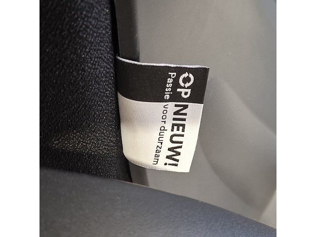 Ca. 27x bureau, 2x bureaustoel en 1x tafel, o.a. gispen - afbeelding 6 van  20