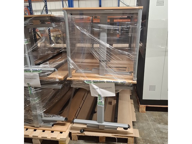 Ca. 27x bureau, 2x bureaustoel en 1x tafel, o.a. gispen - afbeelding 8 van  20