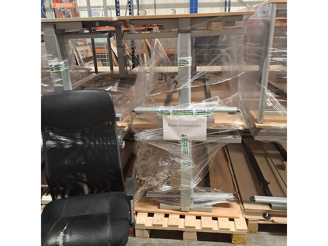 Ca. 27x bureau, 2x bureaustoel en 1x tafel, o.a. gispen - afbeelding 9 van  20