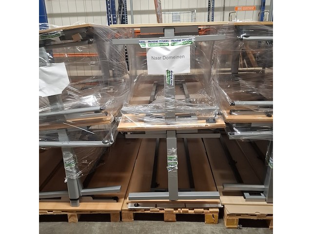 Ca. 27x bureau, 2x bureaustoel en 1x tafel, o.a. gispen - afbeelding 11 van  20