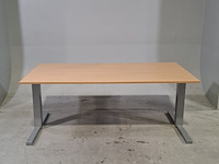 Ca. 27x bureau, 2x bureaustoel en 1x tafel, o.a. gispen - afbeelding 1 van  20