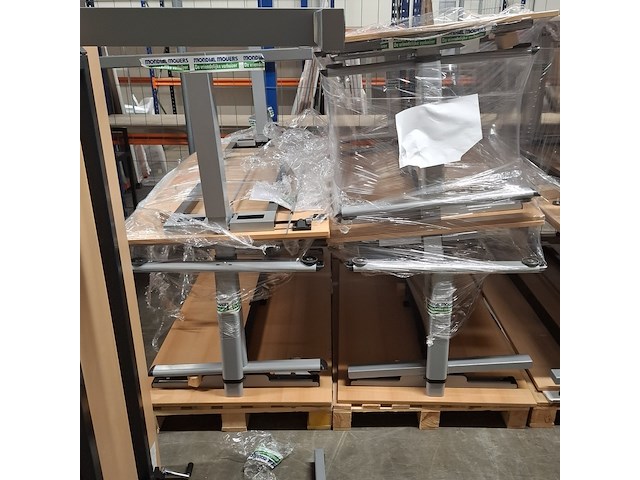 Ca. 27x bureau, 2x bureaustoel en 1x tafel, o.a. gispen - afbeelding 13 van  20