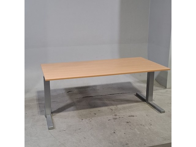 Ca. 27x bureau, 2x bureaustoel en 1x tafel, o.a. gispen - afbeelding 12 van  20