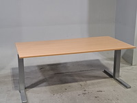 Ca. 27x bureau, 2x bureaustoel en 1x tafel, o.a. gispen - afbeelding 12 van  20