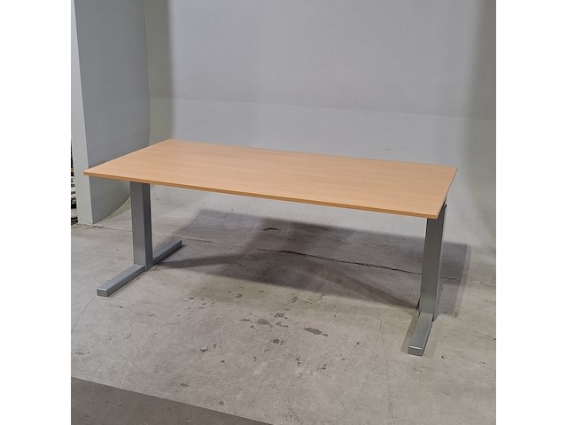 Ca. 27x bureau, 2x bureaustoel en 1x tafel, o.a. gispen - afbeelding 14 van  20