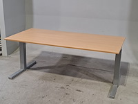 Ca. 27x bureau, 2x bureaustoel en 1x tafel, o.a. gispen - afbeelding 14 van  20