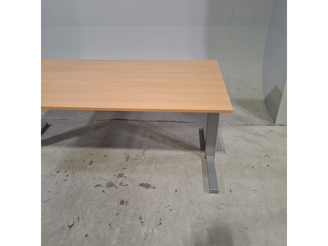 Ca. 27x bureau, 2x bureaustoel en 1x tafel, o.a. gispen - afbeelding 15 van  20