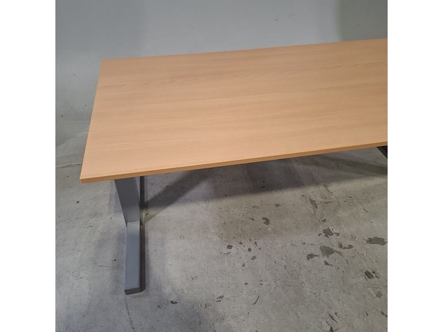 Ca. 27x bureau, 2x bureaustoel en 1x tafel, o.a. gispen - afbeelding 16 van  20