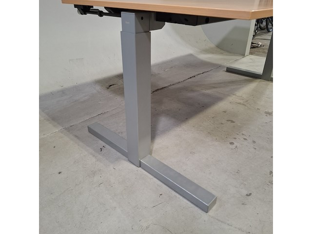 Ca. 27x bureau, 2x bureaustoel en 1x tafel, o.a. gispen - afbeelding 17 van  20