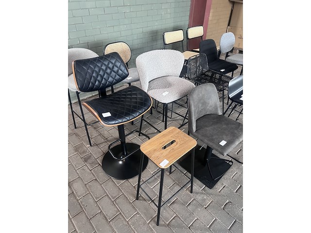 Ca. 27x diverse stoelen, o.a. (zuiver, dutchbone enz) - afbeelding 23 van  24