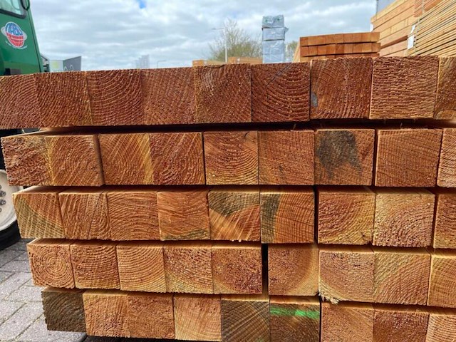 Ca. 27x douglas balken fijnbezaagd, 120x120mm, lengte 400cm - afbeelding 3 van  4