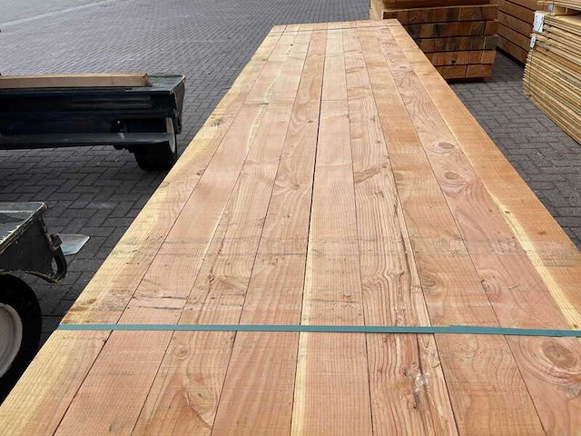 Ca. 27x douglas balken fijnbezaagd, 120x120mm, lengte 400cm - afbeelding 1 van  4