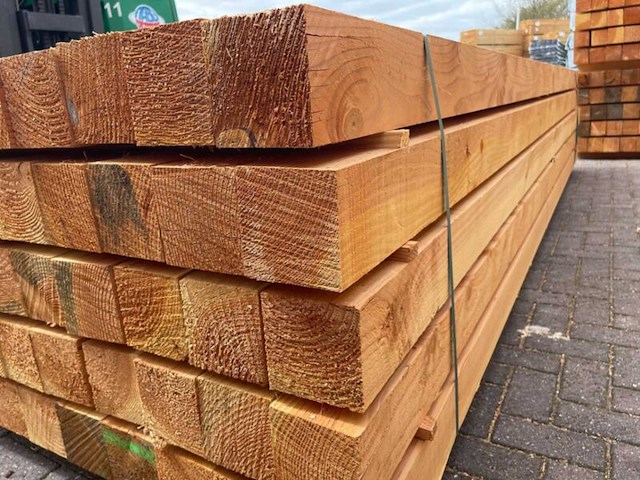 Ca. 27x douglas balken fijnbezaagd, 120x120mm, lengte 400cm - afbeelding 2 van  4