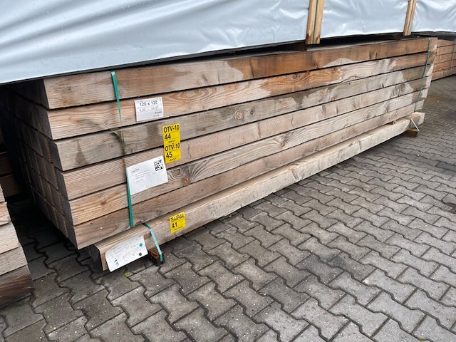 Ca. 27x douglas balken fijnbezaagd, 120x120mm, lengte 400cm - afbeelding 4 van  4