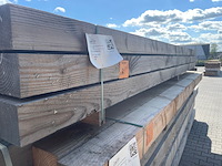 Ca. 27x douglas balken fijnbezaagd, 120x120mm, lengte 400cm - afbeelding 2 van  3