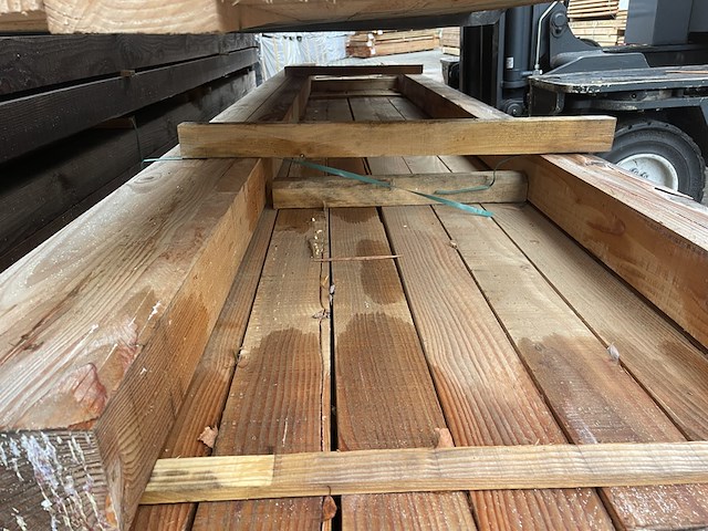 Ca. 27x douglas balken fijnbezaagd, 120x120mm, lengte 500cm - afbeelding 1 van  3