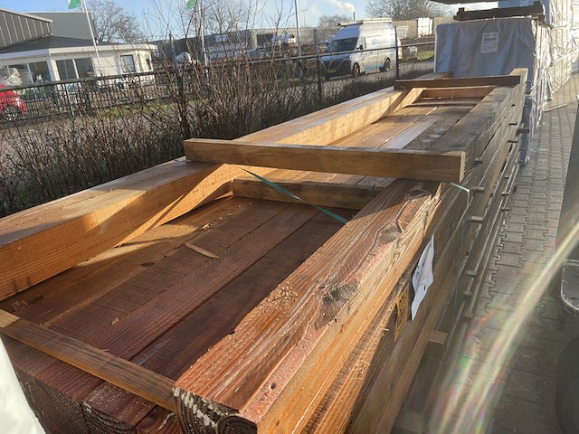 Ca. 27x douglas balken fijnbezaagd, 120x120mm, lengte 500cm - afbeelding 1 van  3