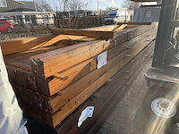 Ca. 27x douglas balken fijnbezaagd, 120x120mm, lengte 500cm - afbeelding 2 van  3