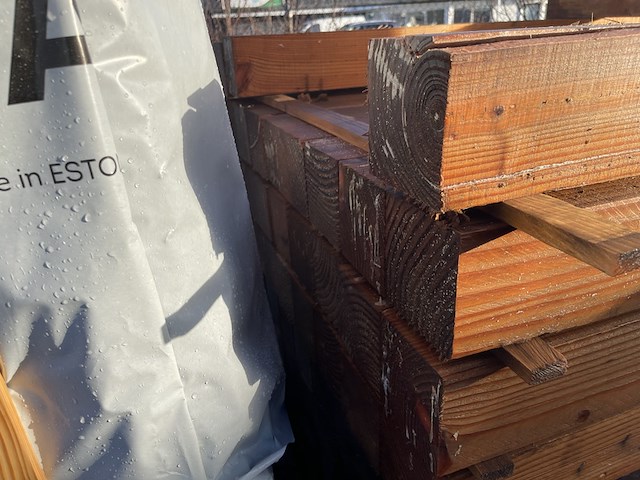 Ca. 27x douglas balken fijnbezaagd, 120x120mm, lengte 500cm - afbeelding 3 van  3