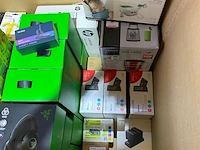 Ca. 27x elektronica, hp, razer, netgear etc.
