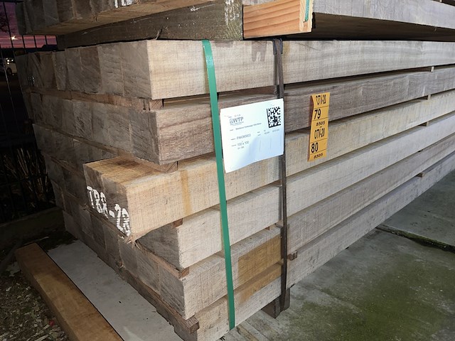 Ca. 27x guyana teak balken fijnbezaagd , 100x100mm, lengte 300cm - afbeelding 4 van  4