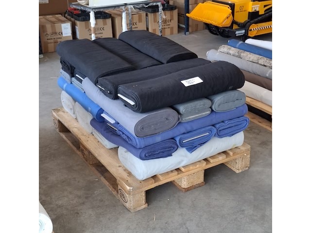 Ca. 27x pak festivaldoek/decomolton | brandwerend - afbeelding 1 van  8