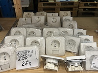 Ca. 27x schakelmateriaal, stopcontacten - afbeelding 1 van  6