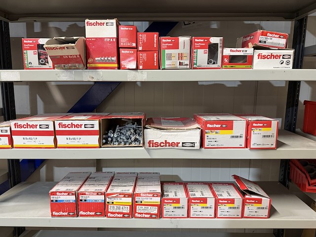 Ca. 27x verpakking fischer ijzerwaren w.o. schroeven, spijkers, pluggen - afbeelding 1 van  11