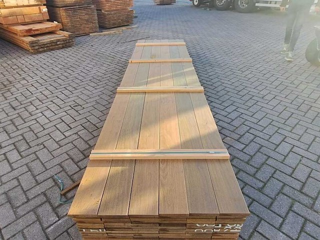 Ca. 280x guyana ipé planken fijnbezaagd, 21x145mm, lengte 252/65cm, 28/125cm - afbeelding 1 van  4