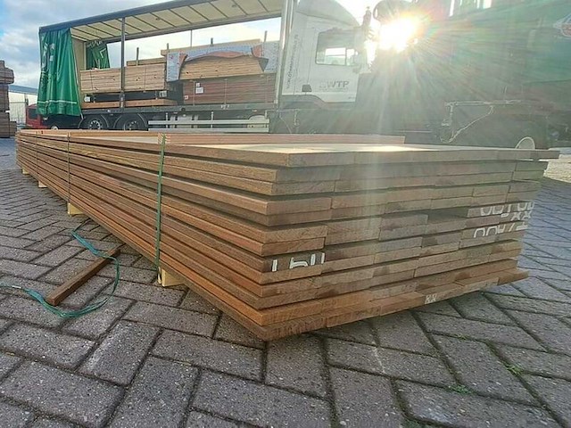 Ca. 280x guyana ipé planken fijnbezaagd, 21x145mm, lengte 252/65cm, 28/125cm - afbeelding 2 van  4