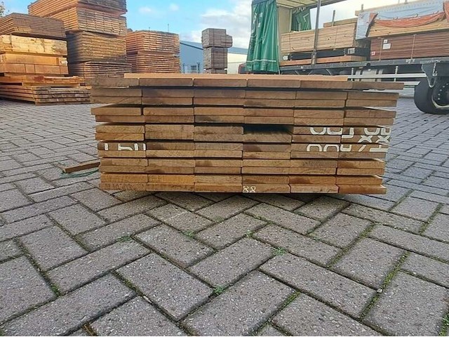 Ca. 280x guyana ipé planken fijnbezaagd, 21x145mm, lengte 252/65cm, 28/125cm - afbeelding 3 van  4