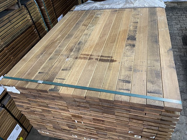 Ca. 280x guyana ipé planken geschaafd, 25x70mm, lengte 155cm - afbeelding 1 van  4