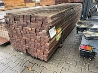 Ca. 280x hardhouten onderliggers geschaafd, 40x70mm, lengte 335cm - afbeelding 2 van  3