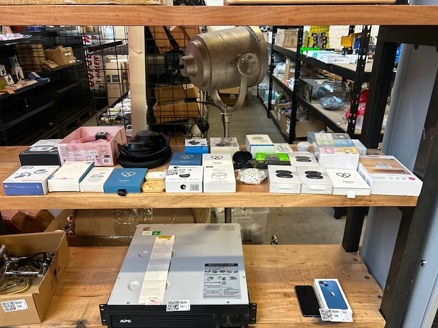 Ca. 28x audio-accessoires w.o. draadloze koptelefoon, w.o. hears, lifebee, jmmo - afbeelding 1 van  11